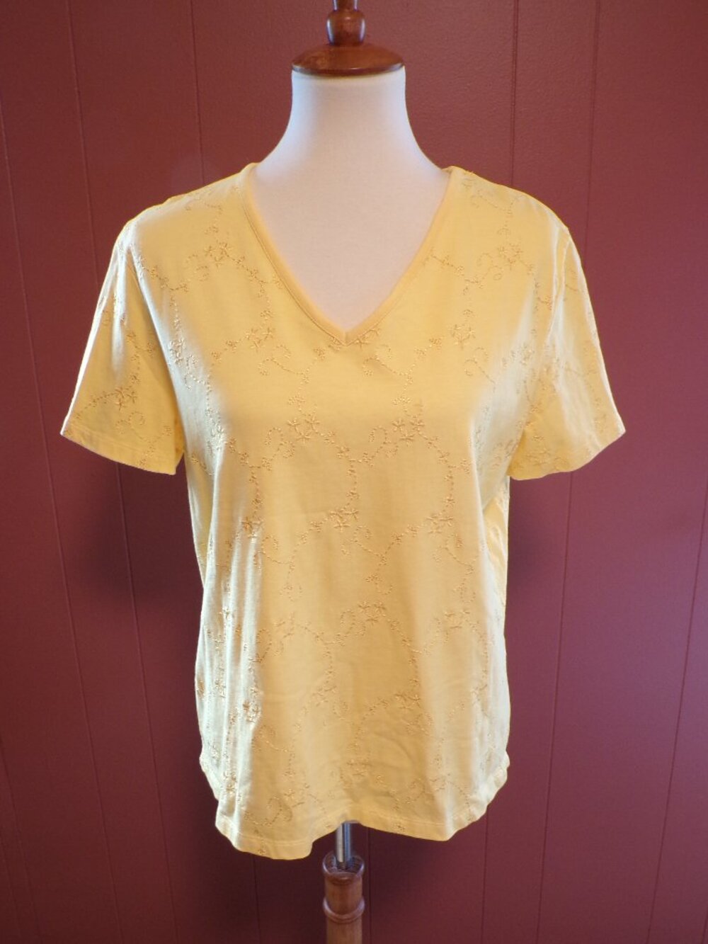 PRESWICK & MOORE Women's Tee Shirt Yellow Embroidered V-Neckline Size: Large